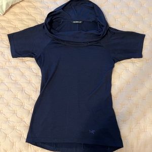 Women’s Arcteryx dark blue short sleeve shirt